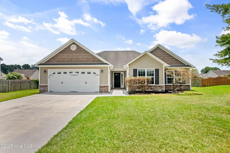 112 Pembury Way, Richlands, NC 28574 – photo 1 of 35: 01