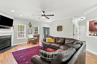 306 Osprey Point Drive, Sneads Ferry, NC 28460 — 4-bedroom home in Creeks Edge, Sneads Ferry, NC, photo 7 of 53: 38-web-or-mls-DSC00808-Edited