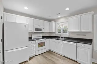 2336 Frink Lake Drive, Southport, NC 28461 – photo 11: 13_kitchen