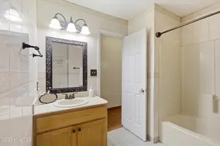 330 Lee Drive, Havelock, NC 28532 – photo 18: Full Bathroom
