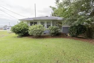 39 Sophia Drive, Jacksonville, NC 28540 — 3-bedroom home in Lakeview Park, Jacksonville, NC, photo 2 of 51: Front