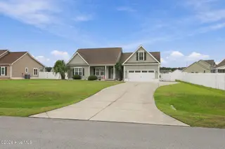 203 Coldwater Drive, Swansboro, NC 28584 — 3-bedroom home in Coldwater Creek, Swansboro, NC, photo 5 of 49: 5-web-or-mls-IMG_4280
