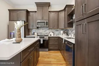 505 S 5th Avenue, Wilmington, NC 28401 – photo 9: 21-web-or-mls-IMG_4056