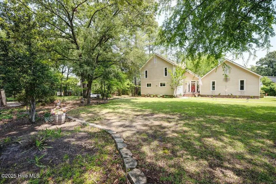 216 Plantation Drive, New Bern, NC 28562 – photo 1 of 46: Welcome Home to 216 Plantation Dr.