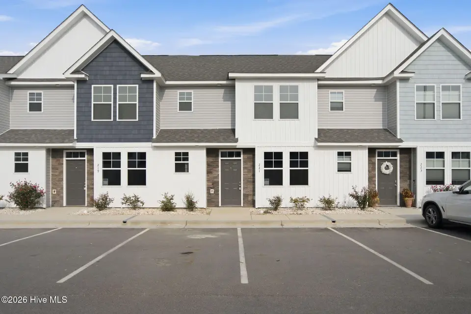 221 Sandy Cove Lane, Sneads Ferry, NC 28460 – photo 1 of 28