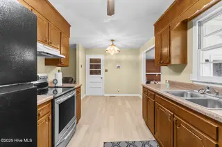 1 Lee Court, Jacksonville, NC 28546 — 3-bedroom home in Windsor Manor, Jacksonville, NC, photo 9 of 26: lee-10