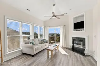 106 Willis Avenue B, Atlantic Beach, NC 28512 – photo 4: 35-web-or-mls-IMG_0639