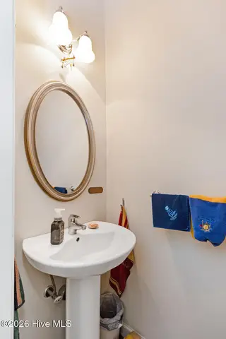 122 Belmont Court, Southern Pines, NC 28387 – photo 22: powder-room