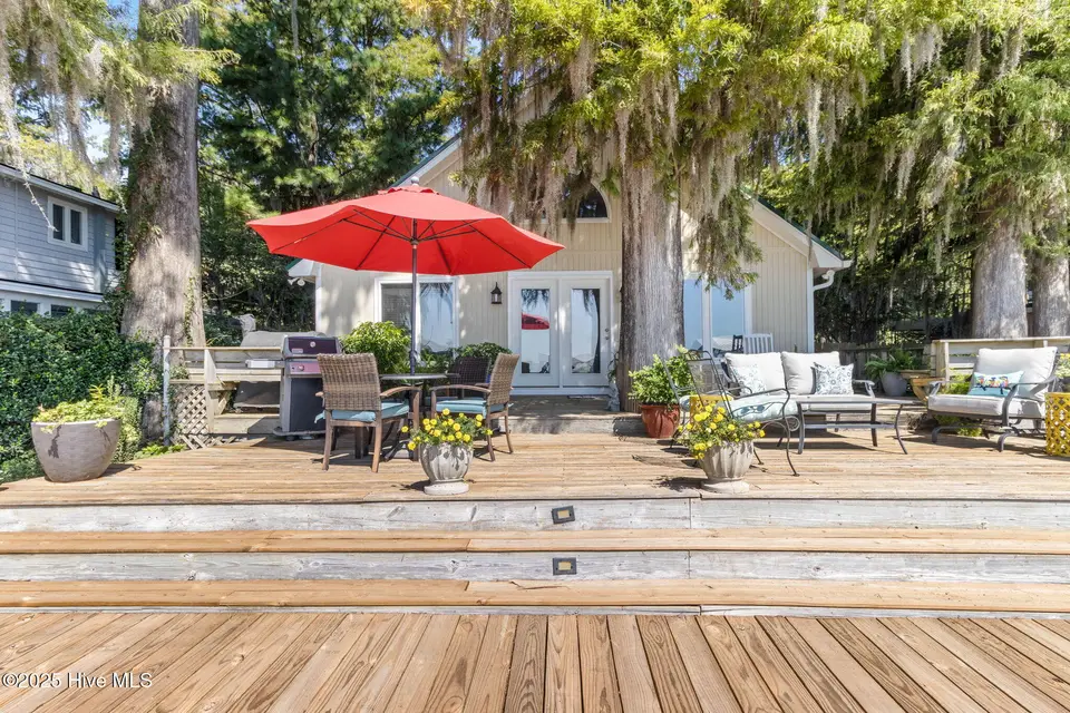 712 Canal Cove Road, Lake Waccamaw, NC 28450 – photo 1 of 42: Waterfront Home