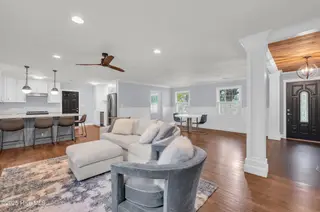 113 Yorkshire Lane, Wilmington, NC 28409 — 3-bedroom home in Lansdowne Estates, Wilmington, NC, photo 5 of 48: Foyer and Living Area