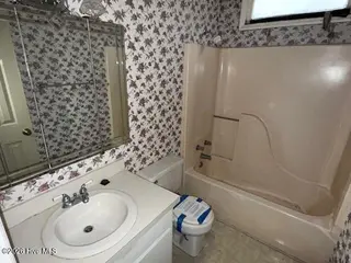 4511 Rivershore Drive, New Bern, NC 28560 – photo 16: Bathroom