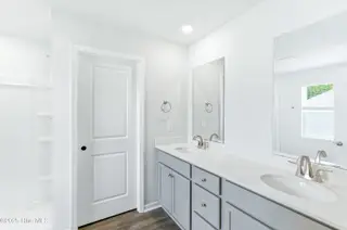 602 S Squires Run Lane, Richlands, NC 28574 – photo 22: Master Bathroom