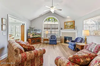 125 W Chelsea Court, Southern Pines, NC 28387 — 3-bedroom condo in Mid South Club, Southern Pines, NC, photo 6 of 45: Living Room