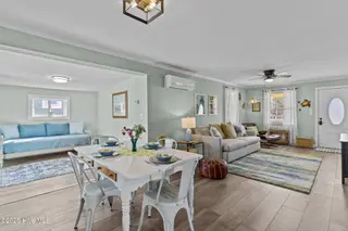 208 Hamlet Avenue, Carolina Beach, NC 28428 — 3-bedroom home, Carolina Beach, NC, photo 4 of 49: 14-web-or-mls-BTS00815