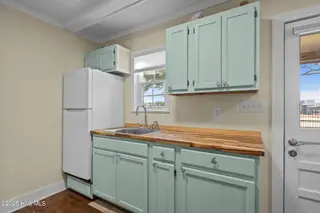 3413 Taylor Street, Morehead City, NC 28557 – photo 14: 23-web-or-mls-1S3A1451