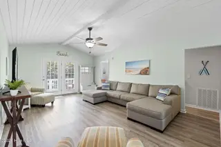 117 NE 52nd Street, Oak Island, NC 28465 – photo 10: 8-web-or-mls-cammediallc.com (26 of 54)