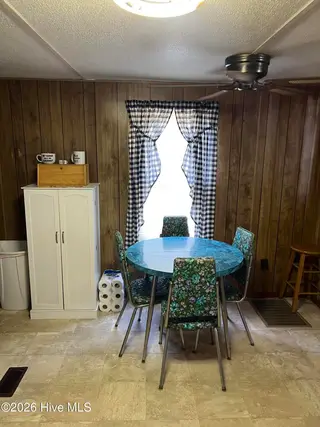 112 Pettiford Road, Peletier, NC 28584 — 3-bedroom manufactured home in Pettiford Point, Peletier, NC, photo 15 of 19: IMG_3880