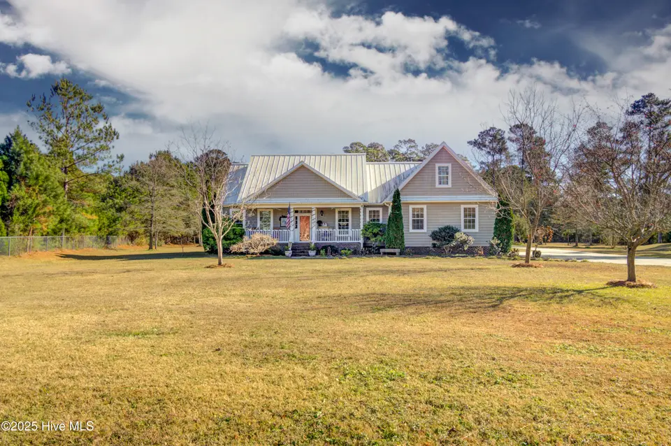 102 Plantation Drive, Swansboro, NC 28584 — 3-bedroom home in Plantation Est, Swansboro, NC, photo 1 of 71: DSC_1371And8more-Edit