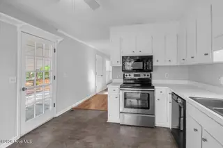 4 Lakeview Court, Calabash, NC 28467 — 2-bedroom home in Carolina Shores, Calabash, NC, photo 9 of 32
