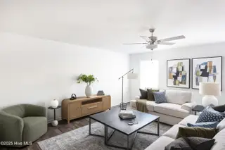 618 S Squires Run Lane, Richlands, NC 28574 – photo 16: Living Room