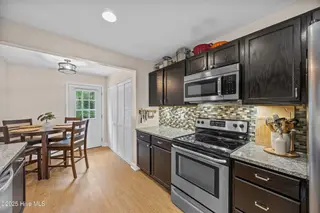 141 Hargrove Drive, Wilmington, NC 28411 — 2-bedroom home in Weaver Acres, Wilmington, NC, photo 5 of 32: 15_kitchen
