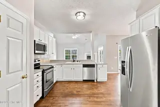 1316 Devonshire Trail, Aberdeen, NC 28315 – photo 18: Kitchen 4