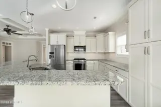 8983 Mango Bay Court NE, Leland, NC 28451 — 4-bedroom townhome in Compass Pointe, Leland, NC, photo 14 of 53: Ample Granite Countertops/Cabinetry