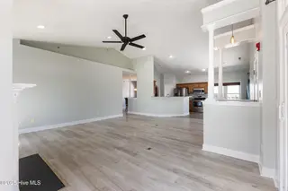 208 Carolina Beach Avenue S, Carolina Beach, NC 28428 – photo 11: Living