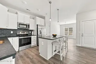 1409 B Dorset Drive, Greenville, NC 27834 – photo 4: Beautiful Kitchen