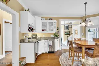2313 New Orleans Place, Wilmington, NC 28403 — 4-bedroom home in Bradley Creek East, Wilmington, NC, photo 7 of 43: Breakfast area
