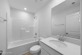 463 Hinton Lane SW 40, Ocean Isle Beach, NC 28469 – photo 13: 14_bathroom