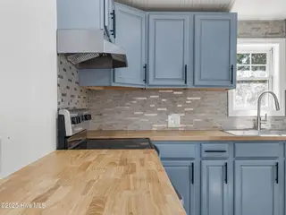 2073 Dawson Cabin Road, Jacksonville, NC 28540 — 3-bedroom home, Jacksonville, NC, photo 13 of 44: Kitchen