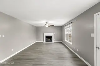 111 Summercreek Drive, Jacksonville, NC 28546 — 4-bedroom home in Bay Meadows, Jacksonville, NC, photo 13 of 32