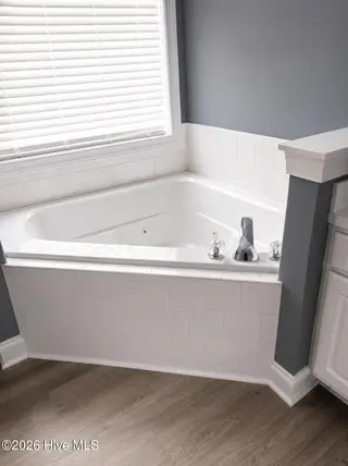 2205 Seagrave Drive, Winterville, NC 28590 – photo 13: 2205 - master jetted tub