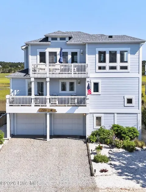 652 Ocean Blvd W, Holden Beach