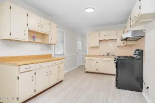 1709 W Wilson Street, Tarboro, NC 27886 – photo 11: Eat-In Kitchen