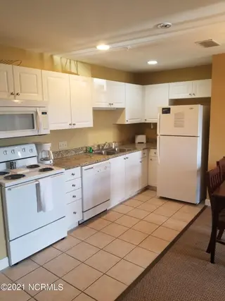 512 Little River Farm Boulevard B201, Carthage, NC 28327 – photo 5: KITCHEN