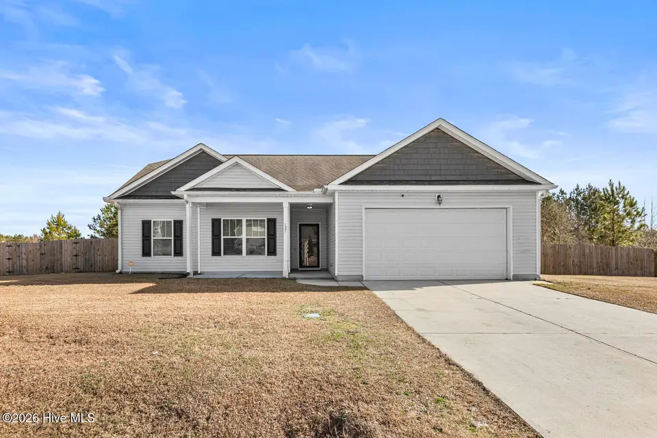 127 Palo Alto Park Drive, Maysville, NC 28555 – photo 1 of 27: Front of home