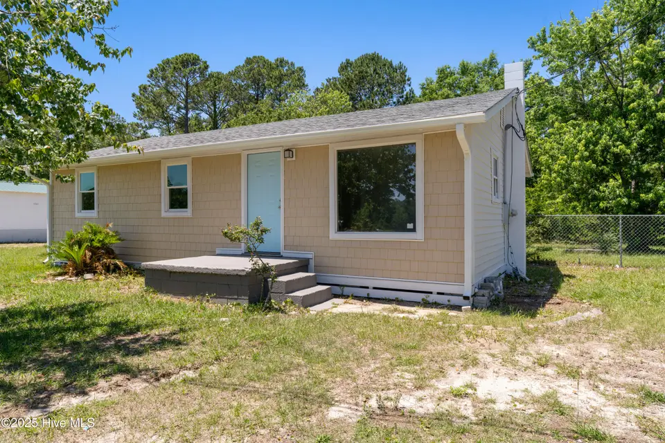 13271 Us Highway 17, Hampstead, NC 28443 — 3-bedroom home, Hampstead, NC, photo 1 of 15: 13271USHwy17-11