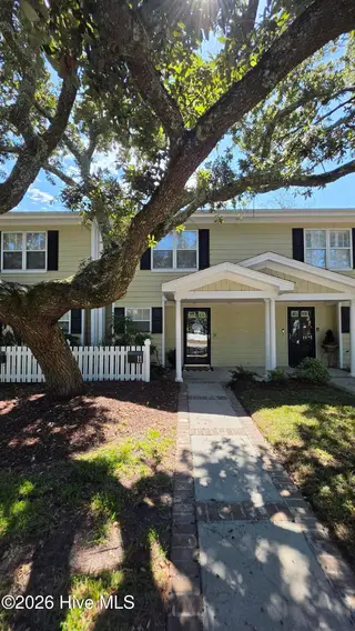 1310 Ann Street, Beaufort, NC 28516 — 2-bedroom townhome in Beaufort Village Townhomes, Beaufort, NC, photo 6 of 52