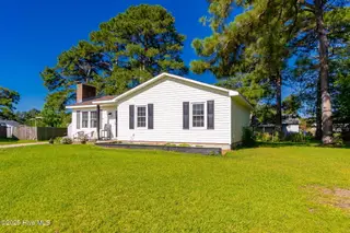 114 Wolfpack Court, Havelock, NC 28532 – photo 2: 4-web-or-mls-cchadwick-visuals-114-wolfp