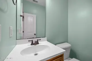 102 Kayak Court, Swansboro, NC 28584 – photo 9: 19-web-or-mls-IMG_4283