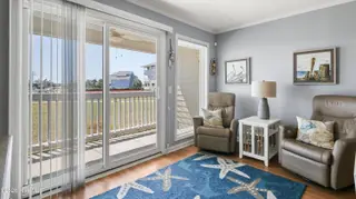 650 Cedar Point Boulevard B14, Cedar Point, NC 28584 – photo 3: Living Area