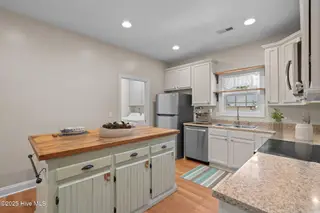 887 Thrush Drive, Vass, NC 28394 – photo 10: Kitchen