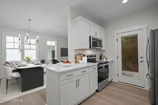 3212 Belmont Circle, Wilmington, NC 28405 – photo 3: 31-web-or-mls-10-print-DSC02740