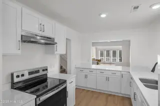 5122a Greenville Loop Road, Wilmington, NC 28409 — 4-bedroom townhome, Wilmington, NC, photo 13 of 56: 13_kitchen