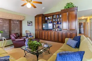 712 Canal Cove Road, Lake Waccamaw, NC 28450 – photo 8: Family Room