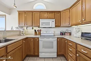 1821 S Shore Drive, Surf City, NC 28445 – photo 13: 30-web-or-mls-_RAD2779_edit