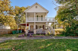 817 S 11th Street, Wilmington, NC 28401 — 3-bedroom home in Dawson-Castle Street, Wilmington, NC, photo 1 of 15