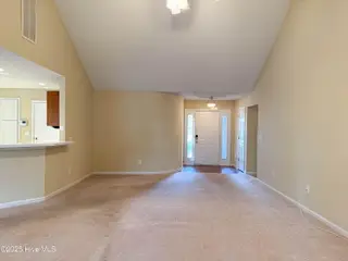 9402 Short Putt Court, Wilmington, NC 28412 — 3-bedroom home in Cypress Island, Wilmington, NC, photo 15 of 47: Entry